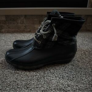 Sperry Women’s Size 8.5 Black and Gray Plaid Duck Boots EUC side zip